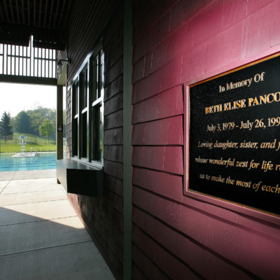 photo of in memory of beth elise pancoe plaque
